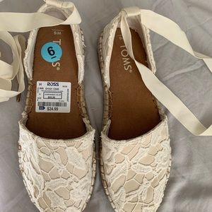 NWT TOMS size 6 Women, summer esparidilles